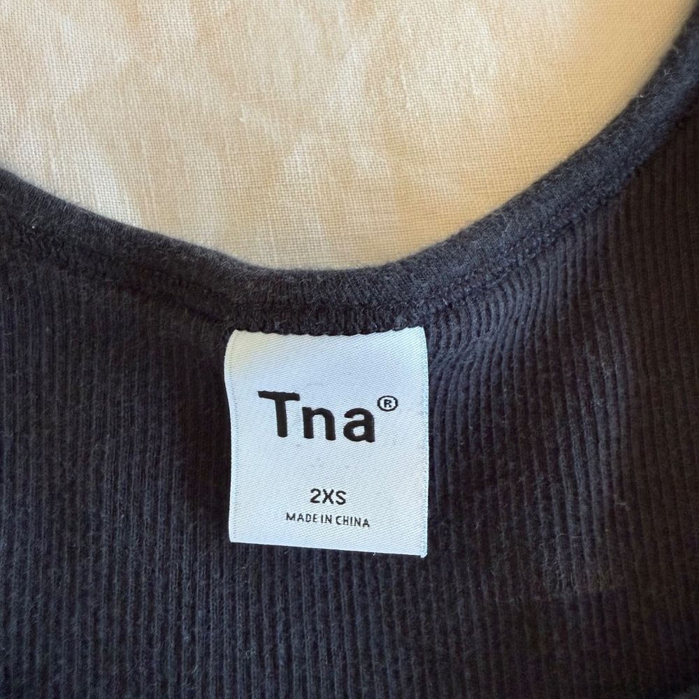 TNA Ribbed Cropped Tank - Picture 2 of 6